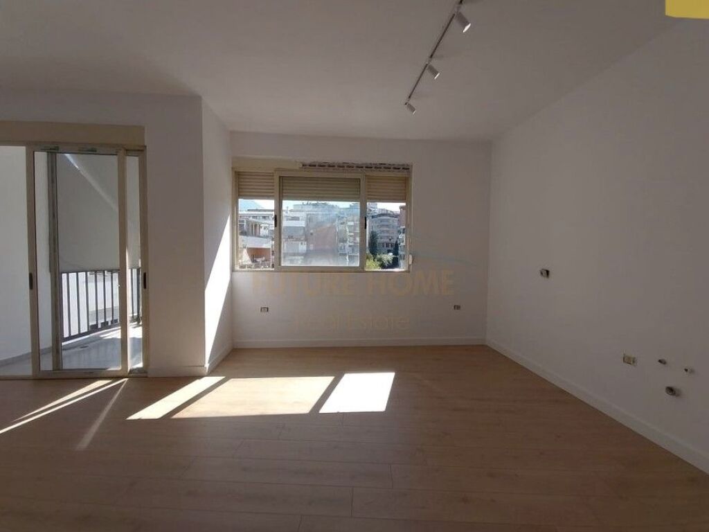 Shitet, Apartament 2+1+2, Pasticeri Melisa, Fresk.