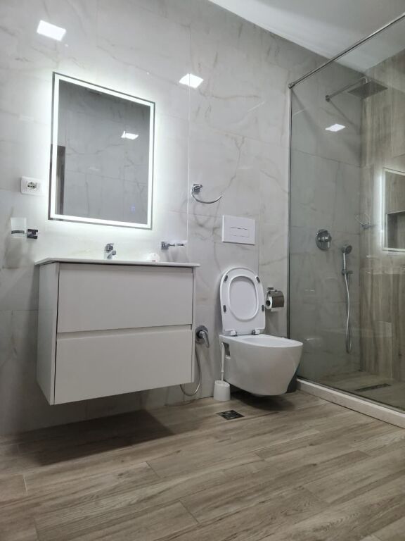 🏢Ne zonen e Myslym Shyrit,jepet me qera apartament 1+1,i mobiluar. 65,000Leke