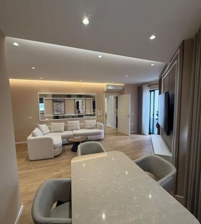 Appartamento in vendita 2+1+2+ Posto Auto, Via Durazzo