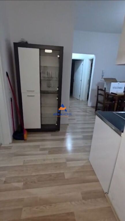 AFFITTASI APPARTAMENTO 2+1+BALCONE "CENTRO, VICINO AL TOPTANI CENTER" 80.000 LEKE