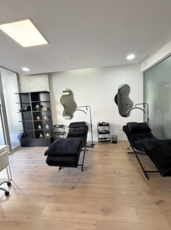 🏡 Locale commerciale in affitto a Bllok, vicino all'Università di Giurisprudenza