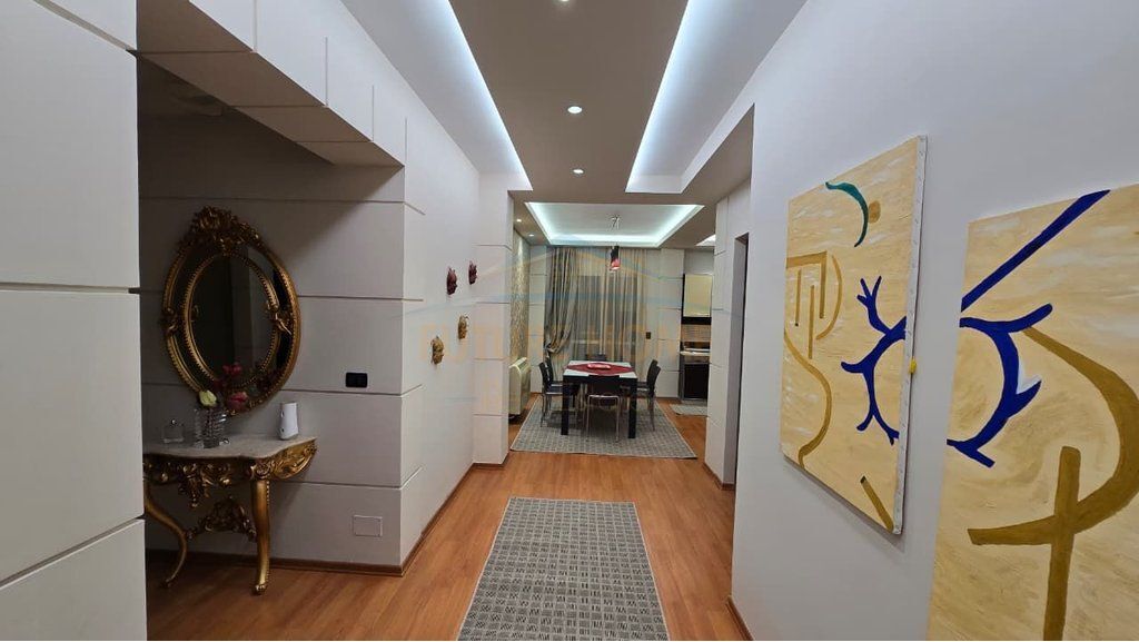 Shitet,Apartament 3+1+3 , Lagjia 29 Nentori, Fier.