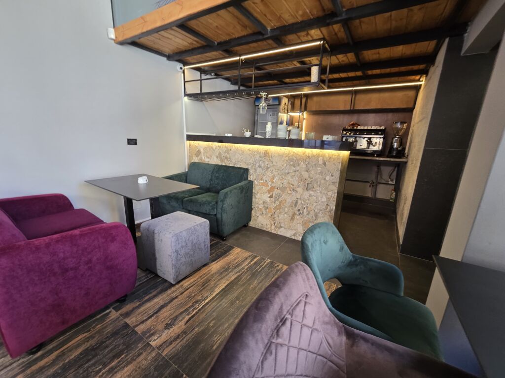 Lokal me qera perballe Kompleksit Delijorgji