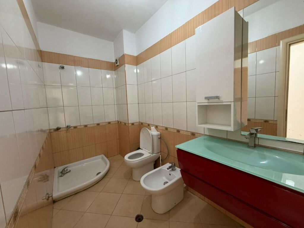 Apartament 2+1 per shitje ne Astir.