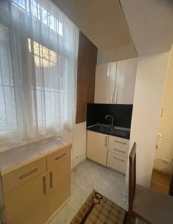 Affittasi 1+1 al Pazari i Ri, vicino a Optika Roma