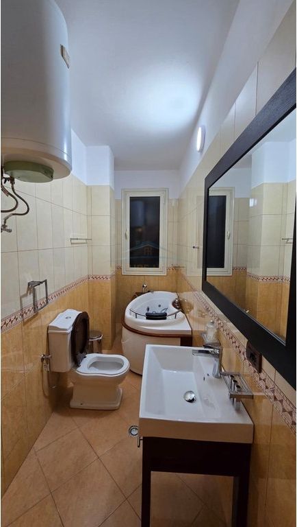 Shitet,Apartament 3+1+3 , Lagjia 29 Nentori, Fier.