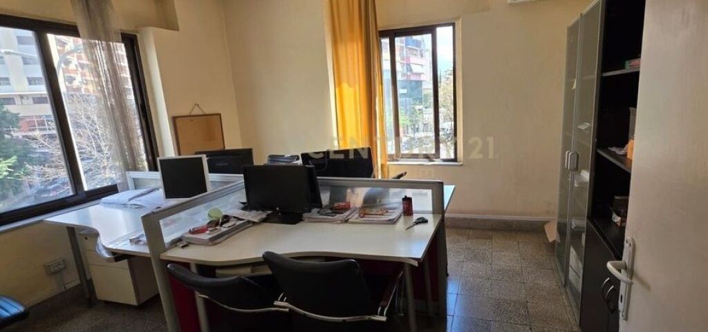 AMBIENTE PER UFFICI IN AFFITTO, VIA ELBASAN