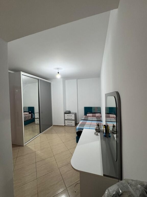 VENDESI APPARTAMENTO 3+1+2 – ASTIR (ALL'INCROCIO ROTONDA, VICINO AL BAR HARRLI, DI FRONTE A GENIUS)