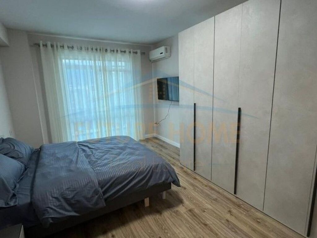 Shitet, Apartament 2+1+2, Stacioni i Trenit, Tiranë