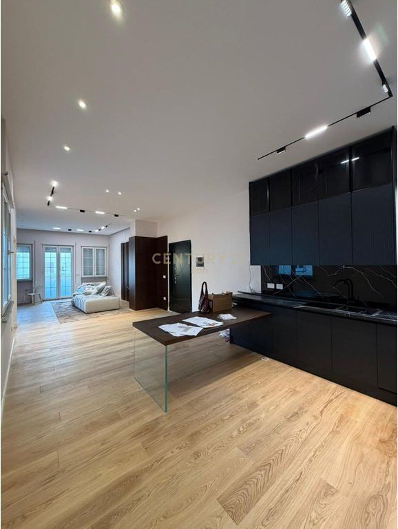 SHITET APARTAMENT 2+1 | 128m² + 148m² VERANDE | NE QENDER TE DURRESIT!