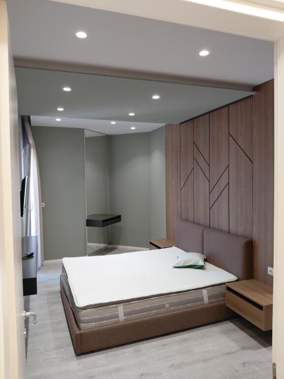 🏢Ne zonen e Ali Demit,jepet me qera apartament 2+1+2+post parkimi,i mobiluar  750Euro