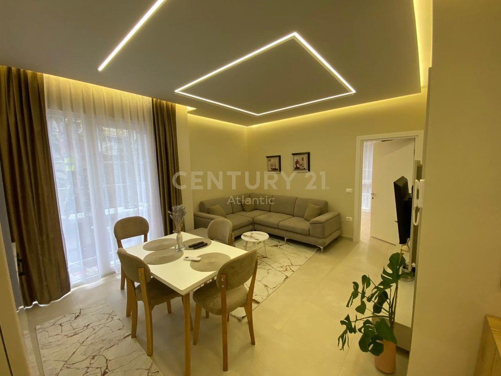 Apartament për Shitje – Vija e Parë me Detin, Pamje Anësore – Mali Robit,