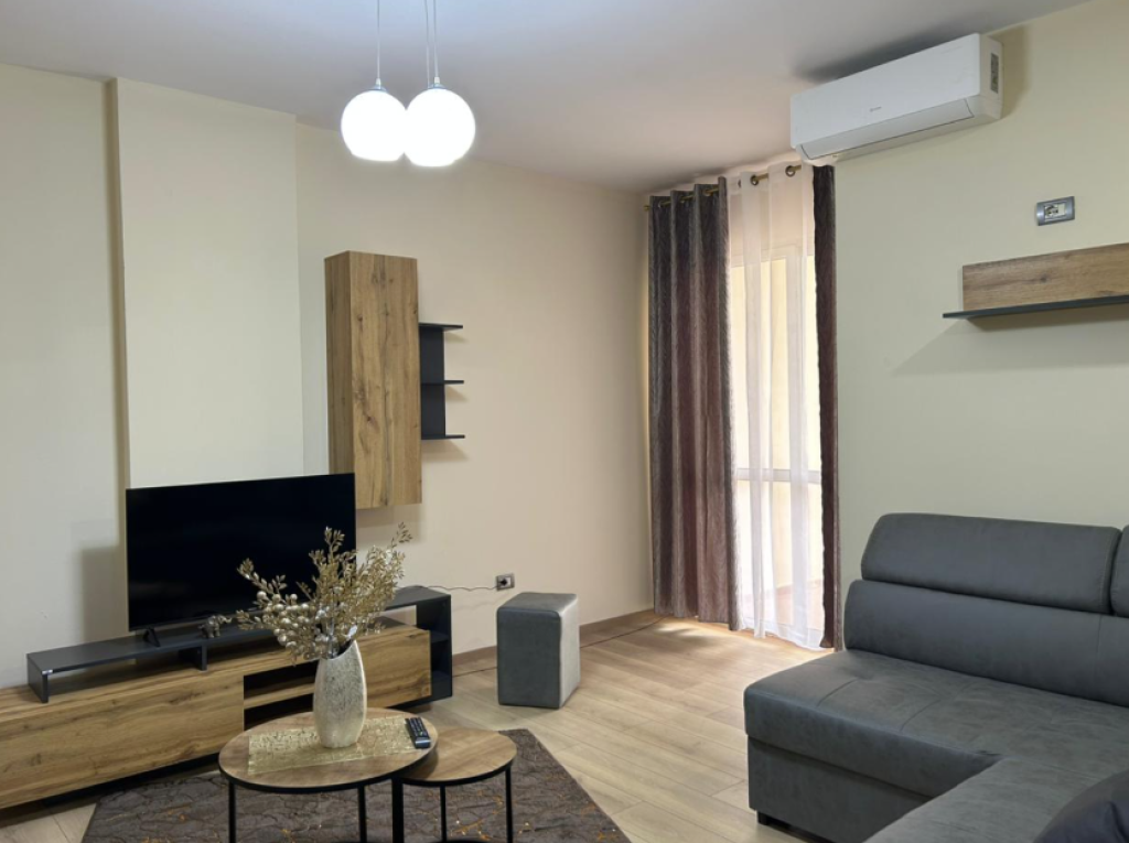 🏡 SHTËPI ME QIRA – RRUGA E KAVAJËS (PËRBALLË DELIJORGJIT)  