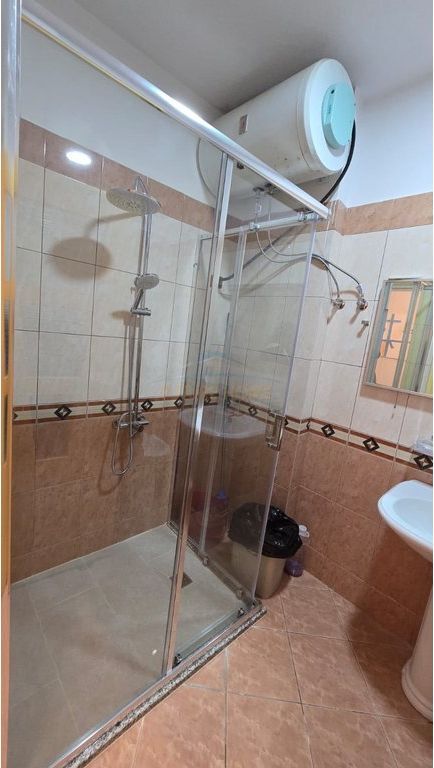 Shitet,Apartament 3+1+3 , Lagjia 29 Nentori, Fier.