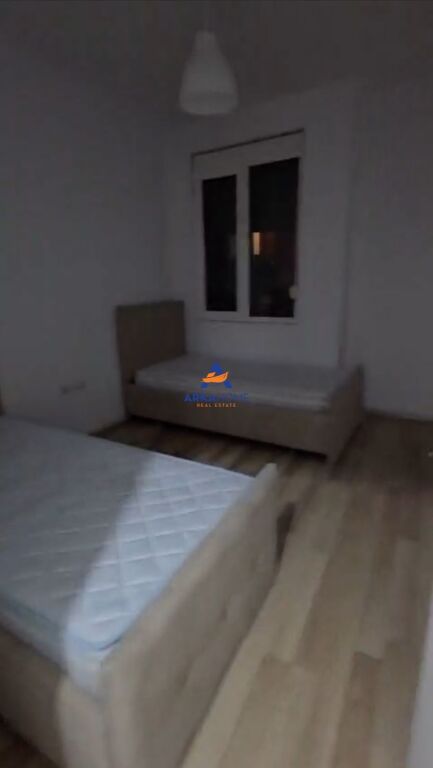 AFFITTASI APPARTAMENTO 2+1+BALCONE "CENTRO, VICINO AL TOPTANI CENTER" 80.000 LEKE