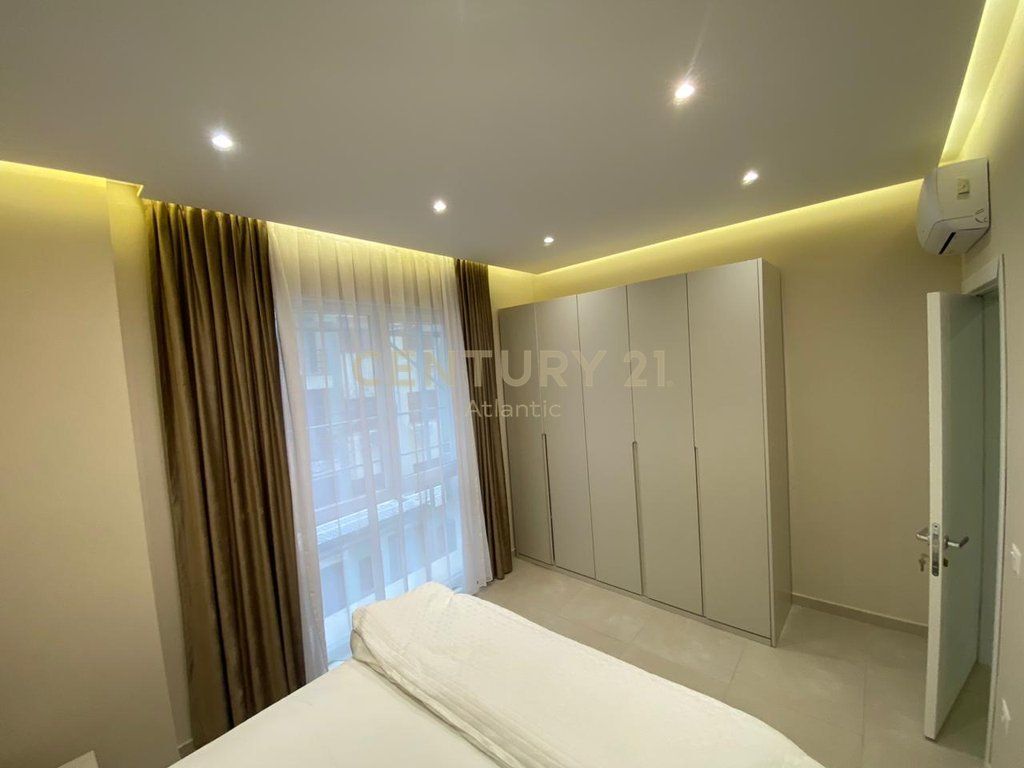 Apartament për Shitje – Vija e Parë me Detin, Pamje Anësore – Mali Robit,