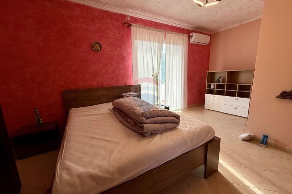 3-storey villa for sale in Sauk!