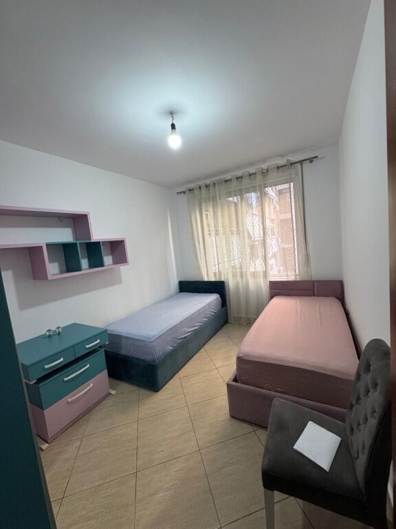 Apartament 3+1, Astir!