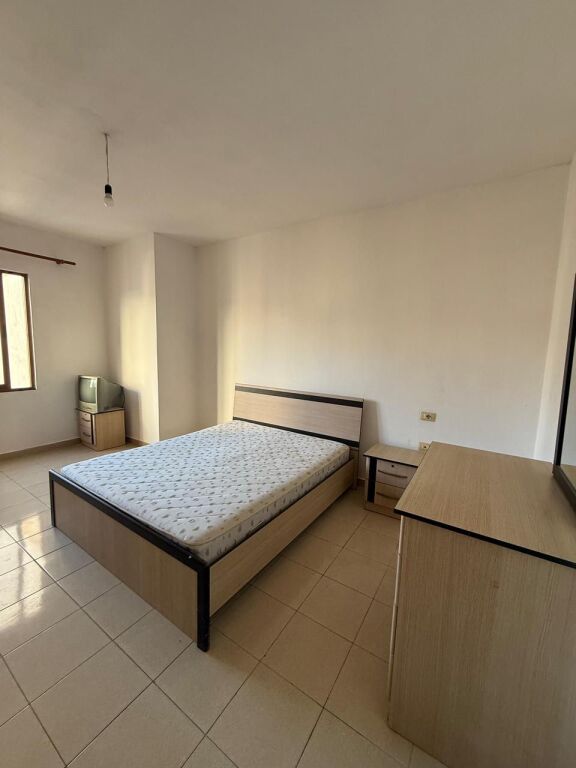 Apartament me qera 1+1