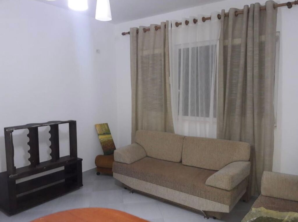 1+1, furnished at hotel Radisoni dry lake, price 400 thousand lek