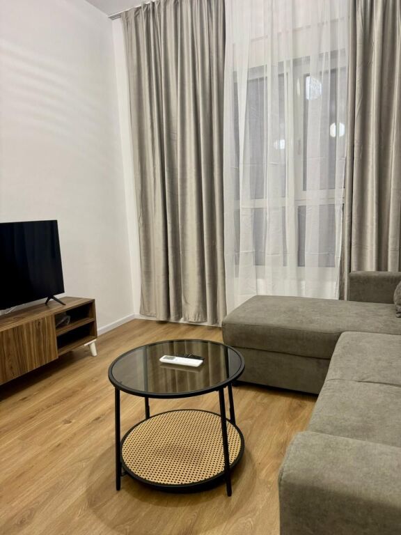 Me Qera: 1+1 (60m²)📍Ali Dem - Res. Kadiu, Mangalem 21 || 40,000 Lek/Muaj - Kt.6 || E Pabanuar me Pare✨️