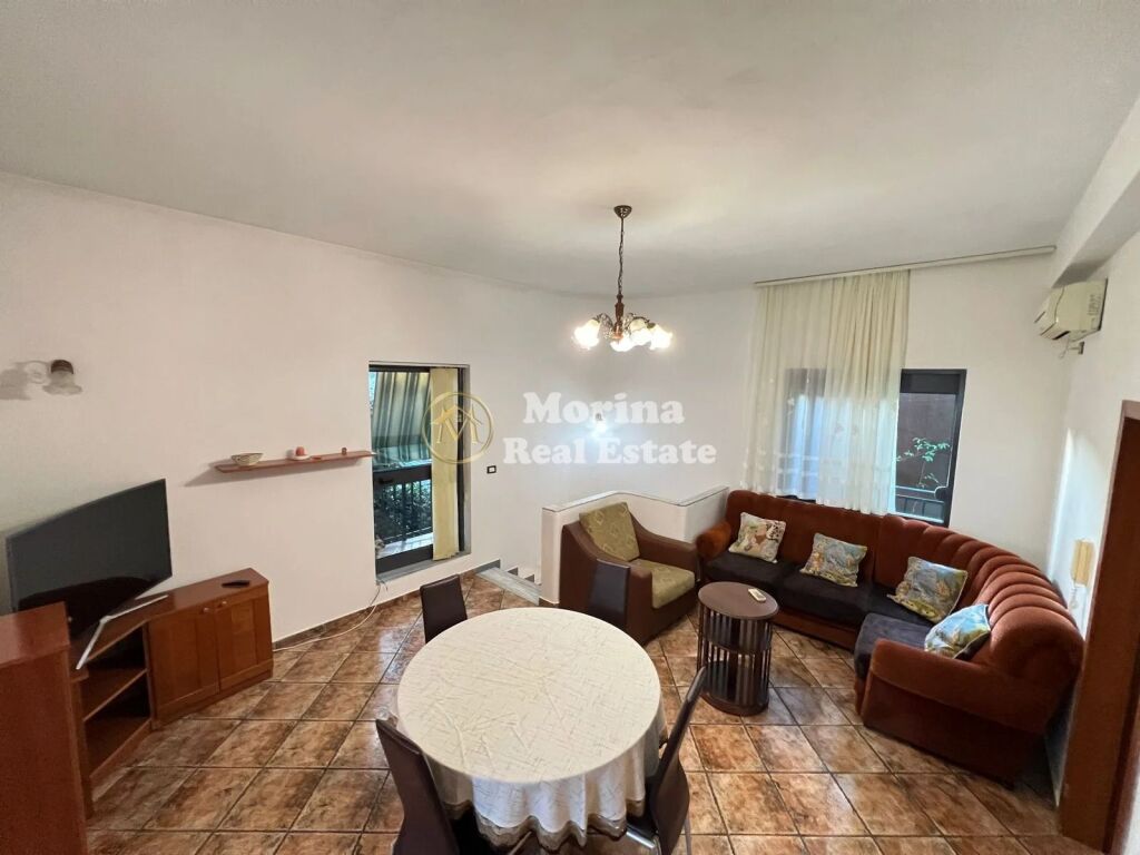 Qera | Shtëpi private 2 + 1 | Rruga e Durrësit | 600 €/muaj