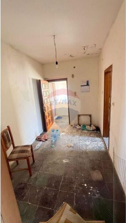 Apartament - Për Shitje - Rruga Enver Jaho, Vlorë