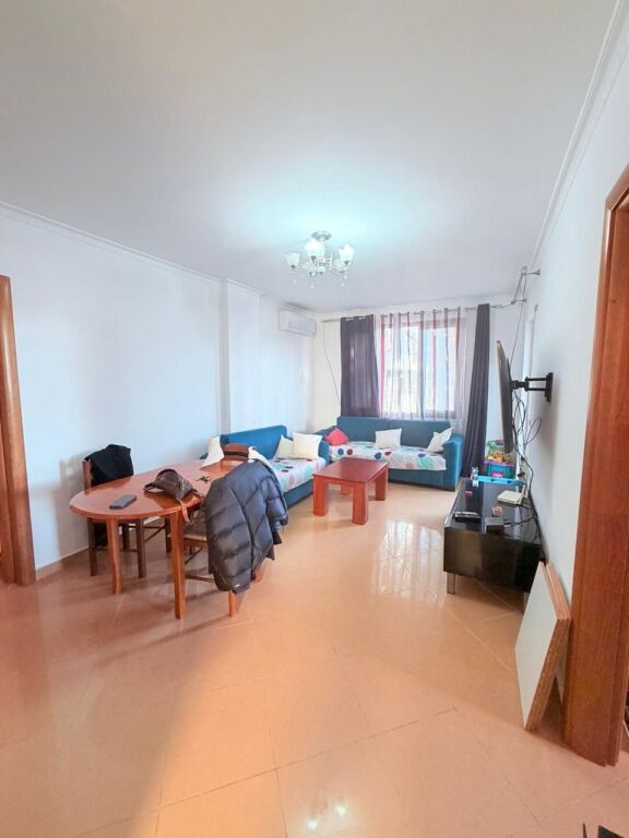 SHITET APARTAMENT 2+1 PRANE ROYAL G MAX, GOLEM