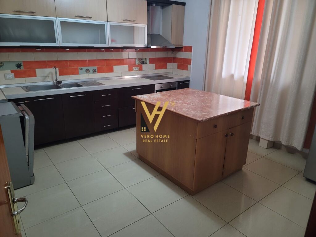 JEPET VILE TRE KATESHE ME QERA TE RRUGA E ELBASANIT 2.500 EURO