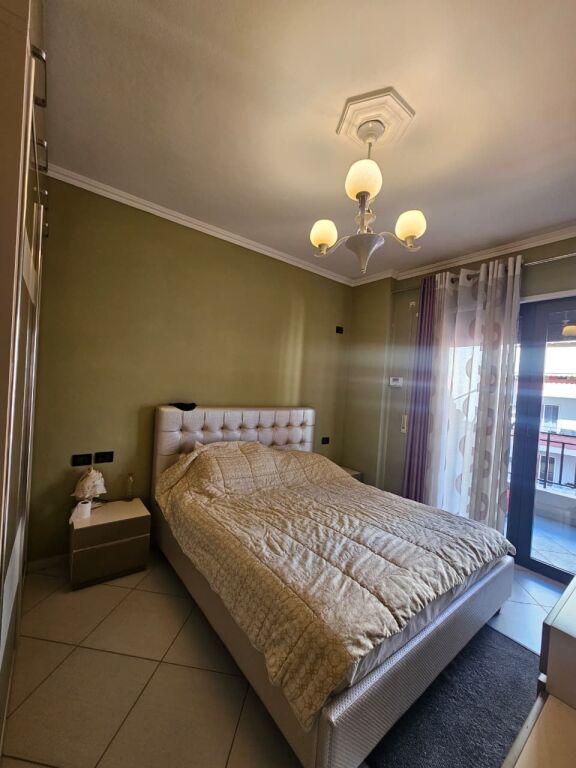 Shitet apartament 2+1 i organizuar shumë mirë, ideal për banim familjar ose investim.