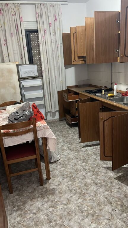 🏡 Apartament 1+1 + kuzhinë e veçuar me qera – pranë Gjykatës, Durrës