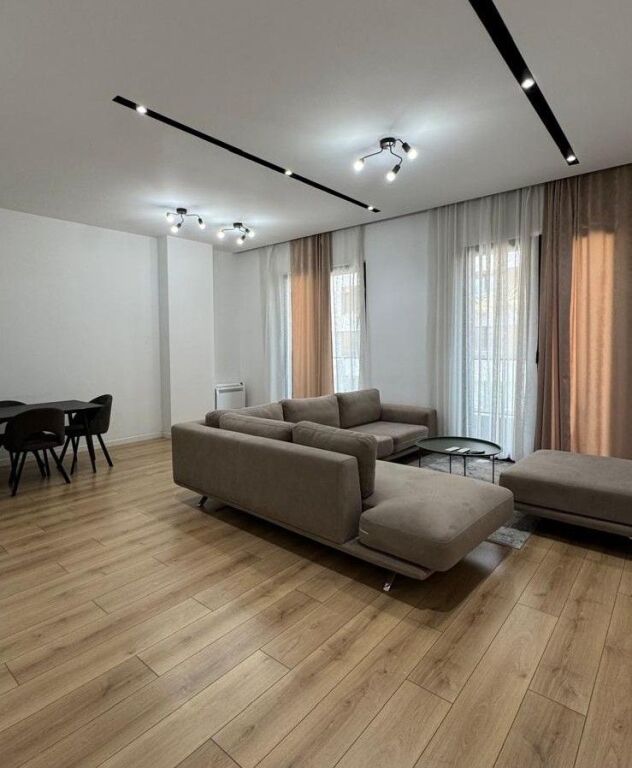 Apartament 2+1 per qera tek Square 21