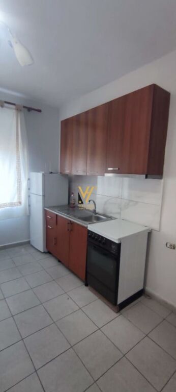 JEPET APARTAMENT 1+1 ME QIRA TE RRUGA SAMI FRASHERI 450 EURO