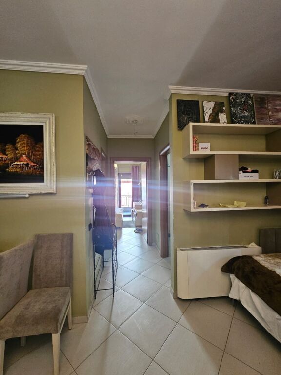 Shitet apartament 2+1 i organizuar shumë mirë, ideal për banim familjar ose investim.