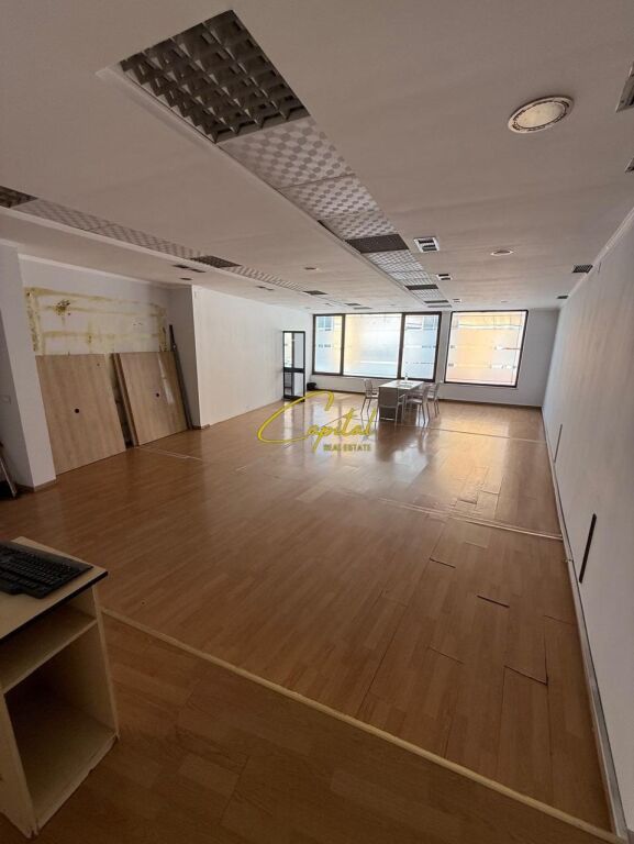 OFFICE FOR RENT 85 M2 CENTER 100,000 LEKE