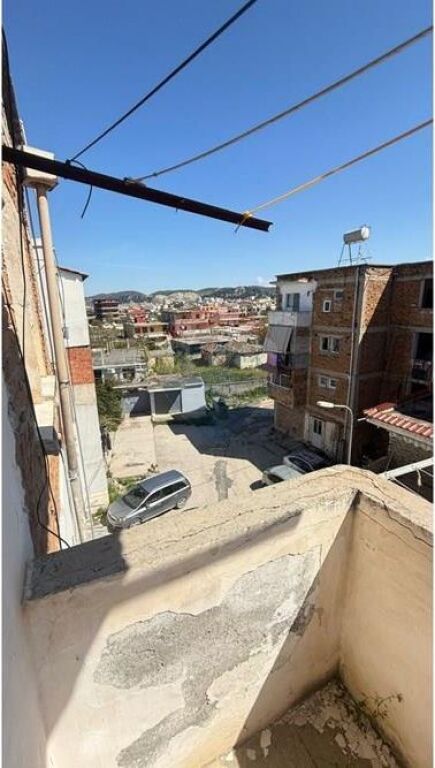 Apartament - Për Shitje - Rruga Enver Jaho, Vlorë