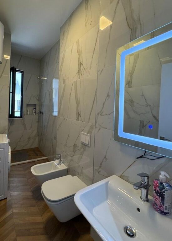 Apartament 2+1 per qera tek Square 21