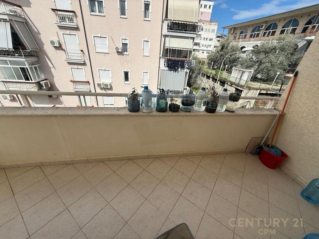 Apartament 3+1+2 +80m Verande Per shitje në Fresk, Tiranë