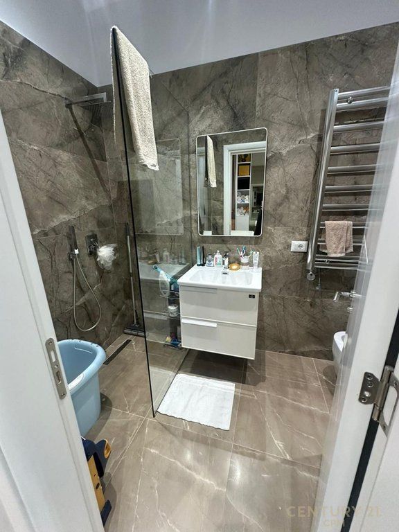 Apartament 2+1+2 për shitje pranë Square 21, Tiranë