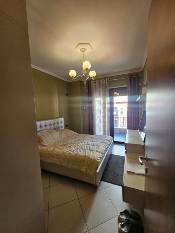 Shitet apartament 2+1 i organizuar shumë mirë, ideal për banim familjar ose investim.