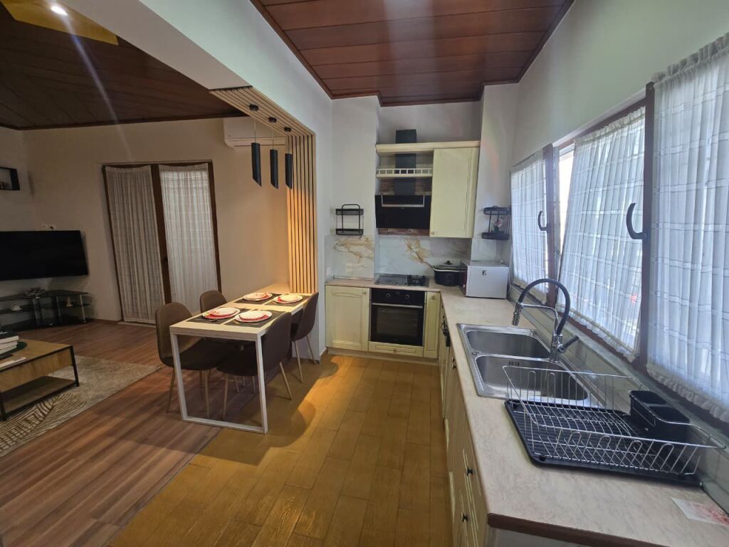 Apartament 1+1 Me Qira Përballë Delijorgjit