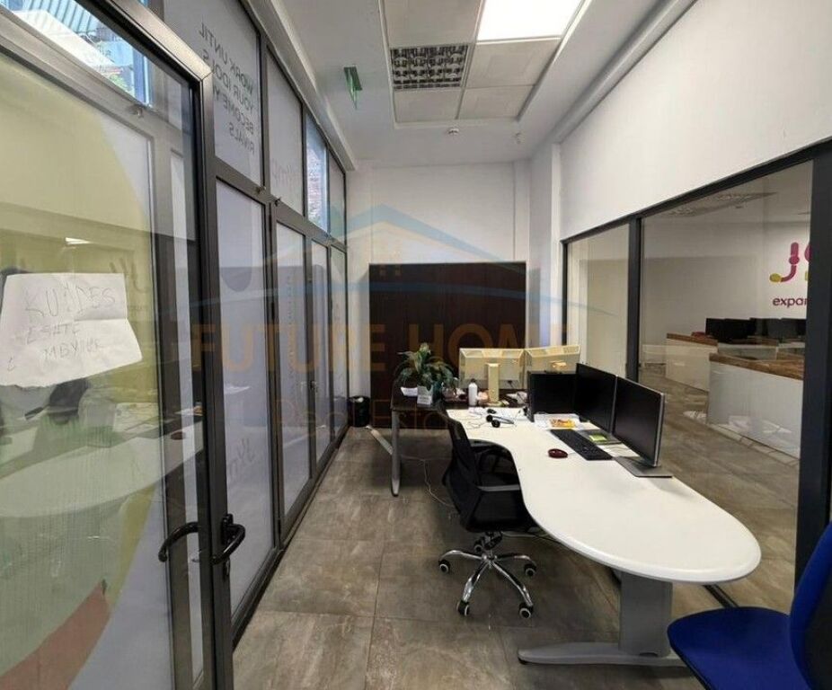 Qera, Ambient biznesi, Selvia, Tiranë.