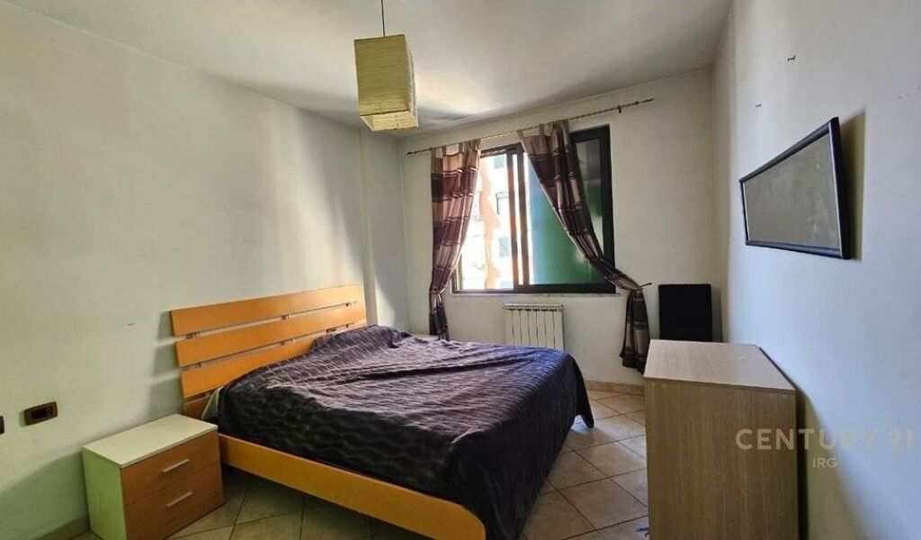 2+1 apartment for sale in the 21 Dhjetorit area