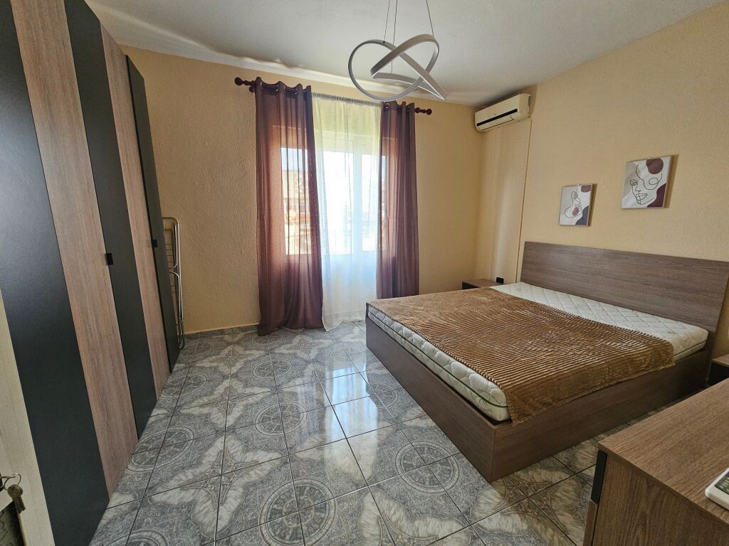 Apartament 1+1 me qera 21shi, (Mozaiku)