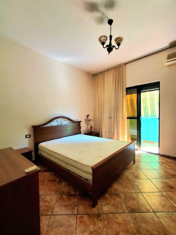 APARTAMENT ME QERA 2+1 RRUGA E DURRESIT 60.000 LEKE FH-68420