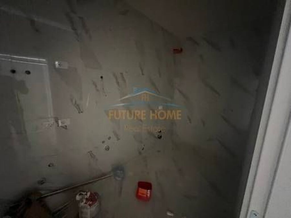 Shitet, Apartament 2+1+2 Rruga e Elbasanit, Tiranë.