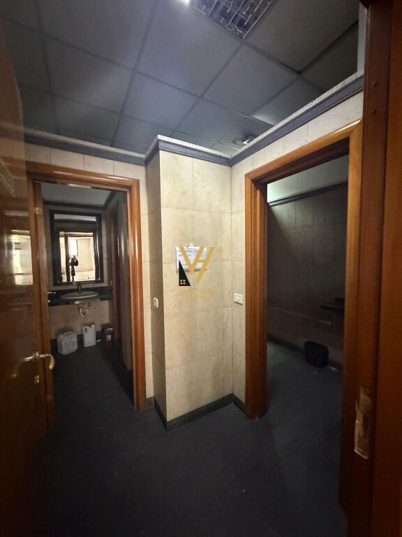 JEPET ZYRE 420 M2 ME QERA TE RRUGES SE ELBASANIT 7.000 EURO