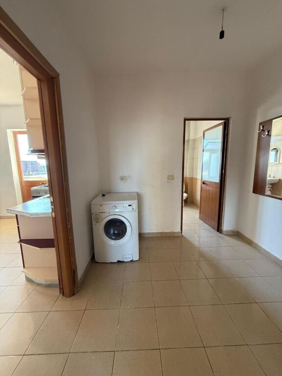 Apartament me qera 1+1