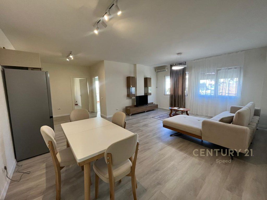 2+1 apartment for rent at Zogu i Zi!!