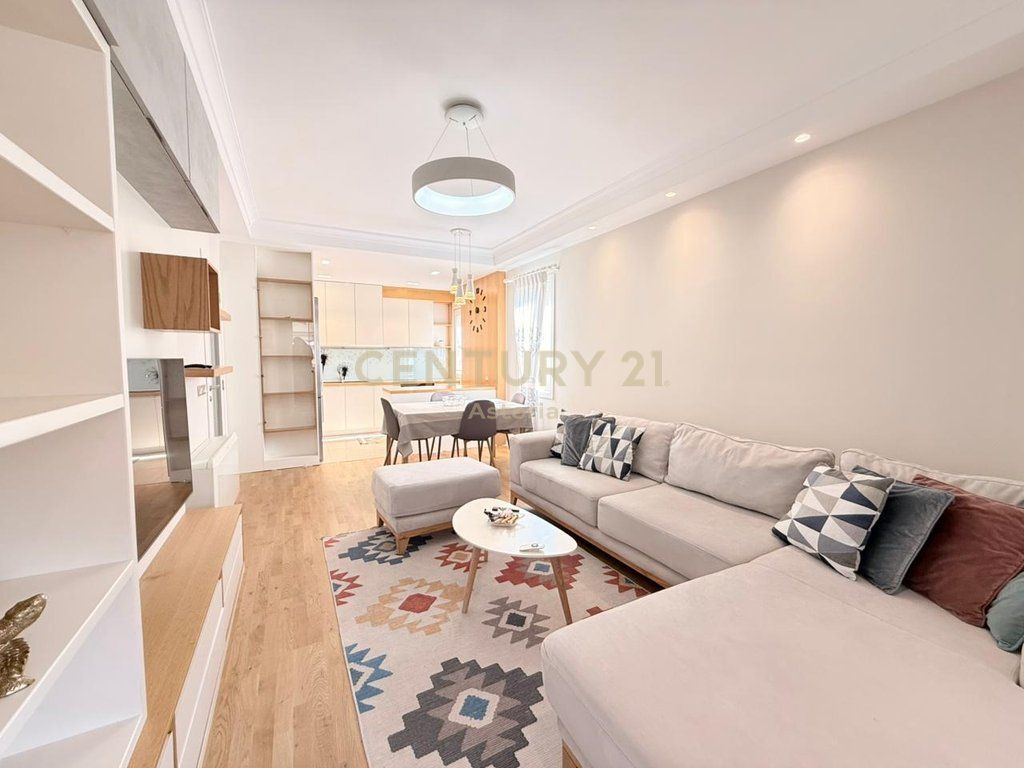 Appartamento moderno 3+1+2 con 2 posti auto nella zona del Comune di Parigi